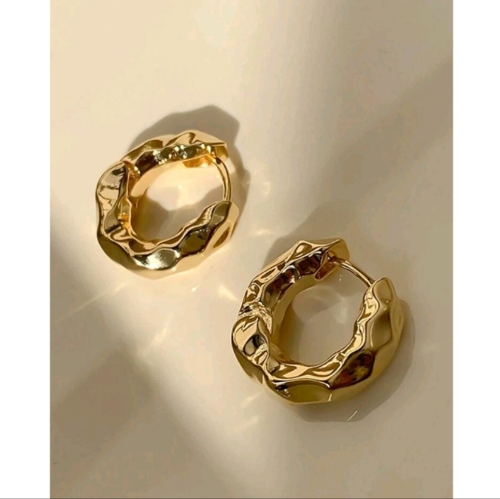 Anthropologie Abstract Hammered Small Huggie Hoop Gold Earrings - Picture 4 of 5